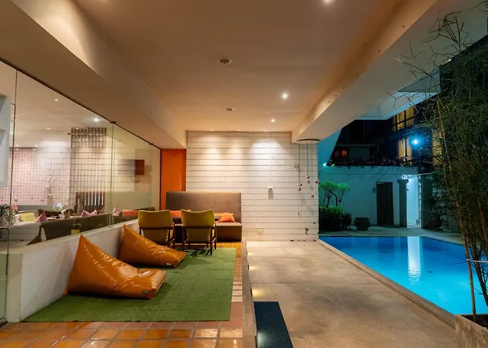 Journeyhub Sukhumvit 26, Hotel
