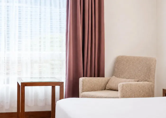 Отель Journeyhub Sukhumvit 26, 4*