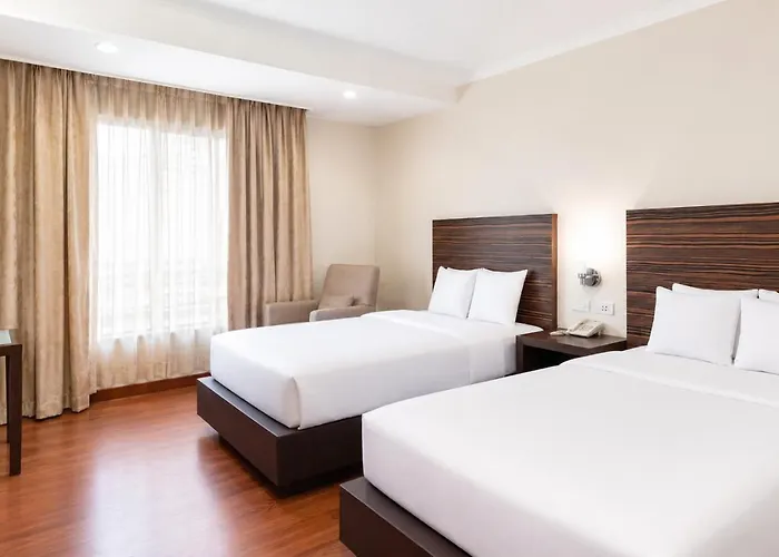 Отель Journeyhub Sukhumvit 26,
