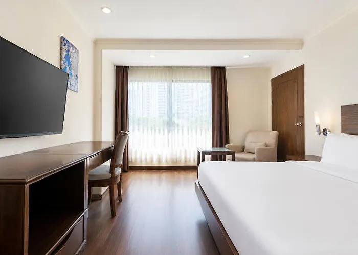 Journeyhub Sukhumvit 26, Отель